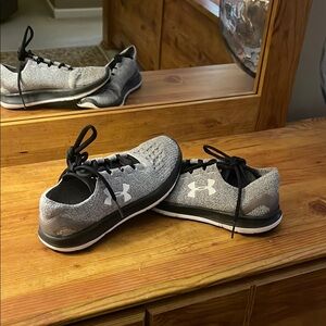 Under Armour Womens Gray Athletic Shoes